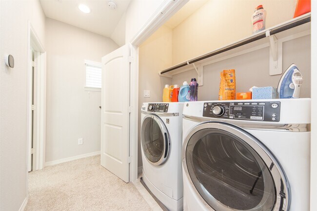 Building Photo - 12258 Oxford Cres Cir