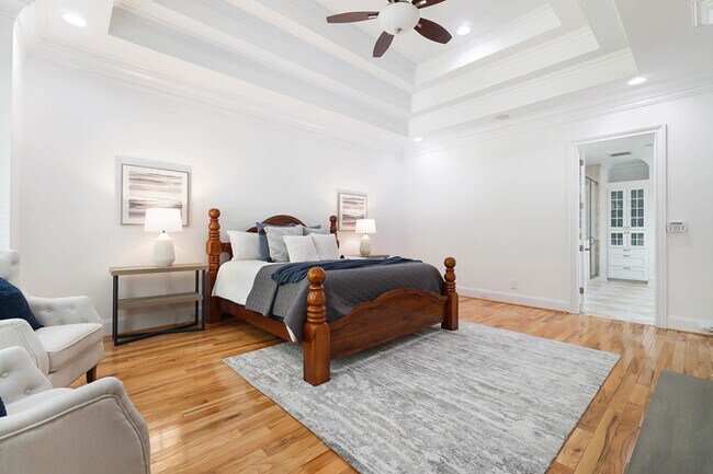 Building Photo - Luxury 5 Bedroom Retreat with Pool in Wedd...
