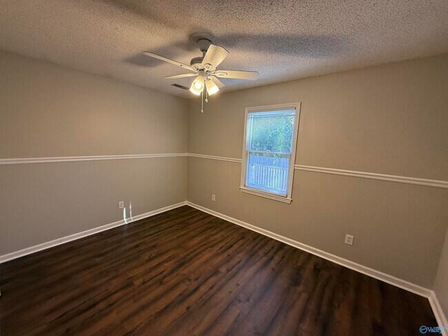 Building Photo - 213 Shadowbrook Ln NE