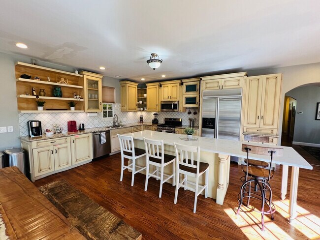 Building Photo - 3209 W Fairview Pl