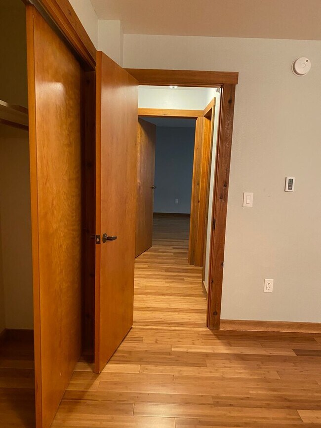 Building Photo - Beautiful 3BR, 2Bathroom Condo Located in ...