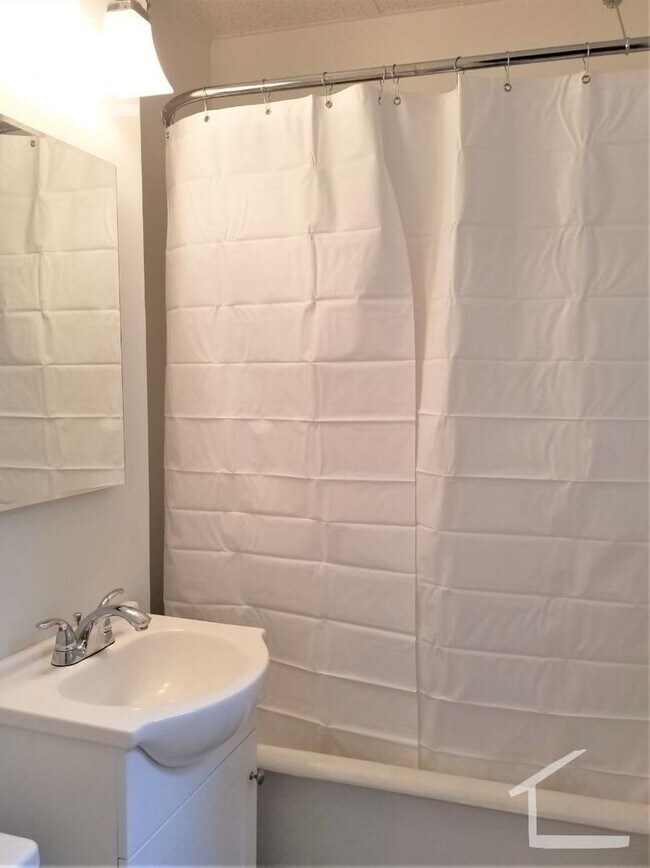 Building Photo - Very nice 2 Bed in Allston...
