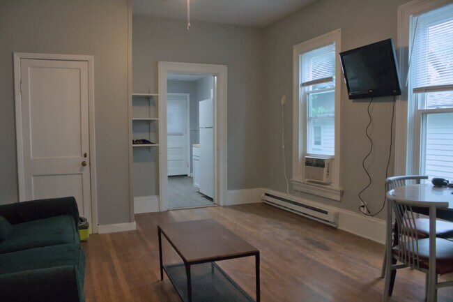 Building Photo - 304 W Columbia Ave