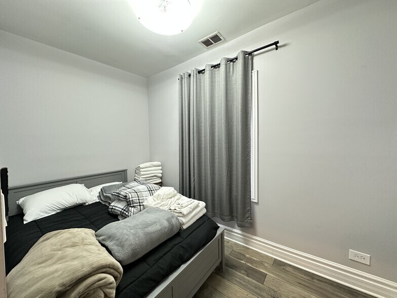 Building Photo - 723 N Elizabeth St