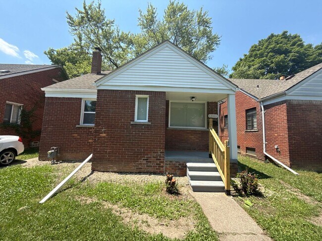 Primary Photo - Freshly Renovated 3-Bedroom Home – Quality...
