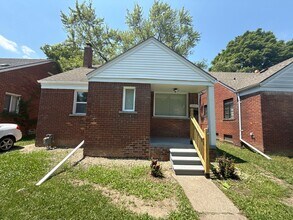 Building Photo - Renovated 3-Bedroom Home – We Welcome Sect...