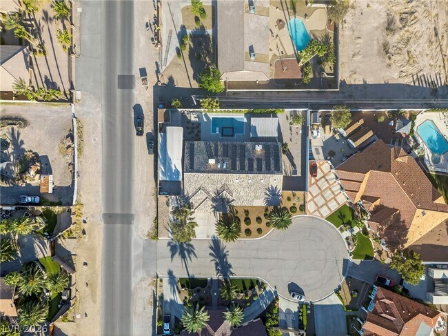 Building Photo - 363 E Robindale Rd