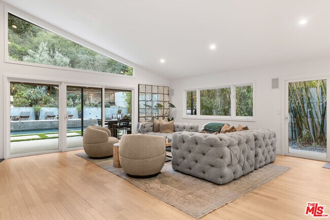 Building Photo - 3355 Alana Dr