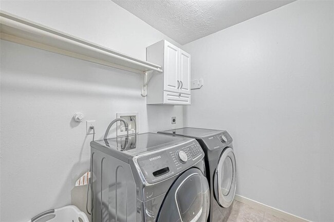 Building Photo - 14802 Dorray Ln