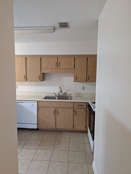 Building Photo - 1018 SW McFarlane Ave