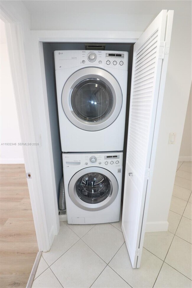 Building Photo - 151 Crandon Blvd