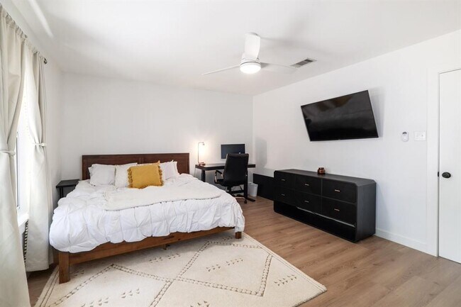 Building Photo - 2205 Trede Dr