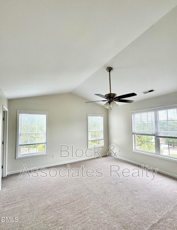 Building Photo - 116 Reno Ave