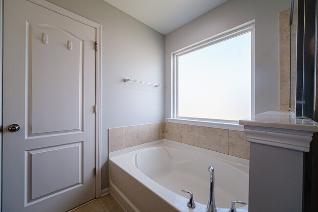 Building Photo - 1089 Wallace Lake Rd