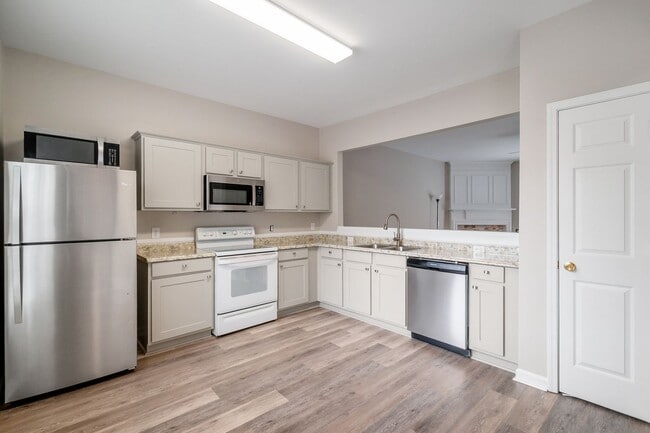 Building Photo - Spacious Townhome in Prime South Charlotte...