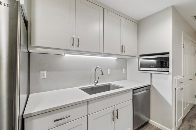 Building Photo - 5316 Yager Dr