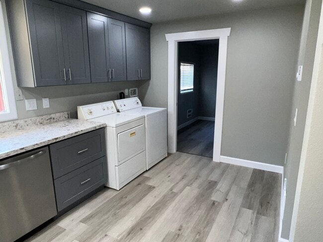 Building Photo - Single Family House Tacoma