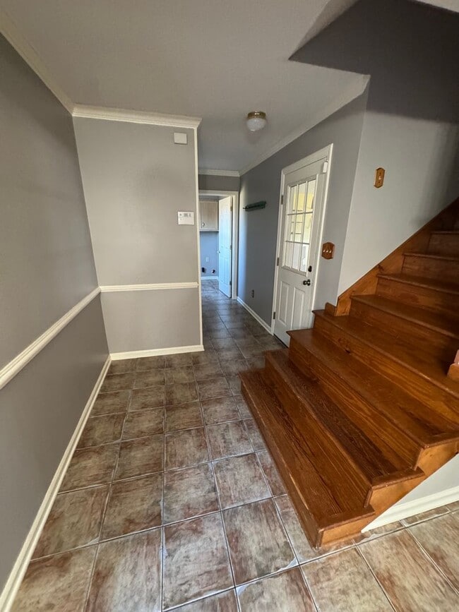 Building Photo - ** AVAILABLE NOW ** in Waterford Subdivision