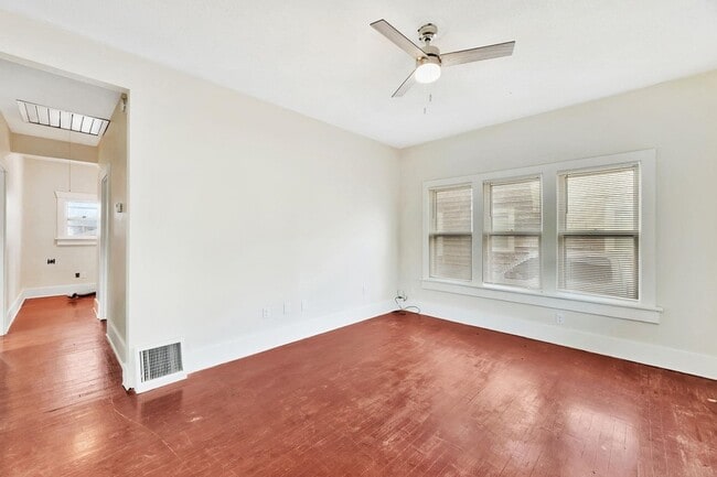 Building Photo - 637 S Holyoke St