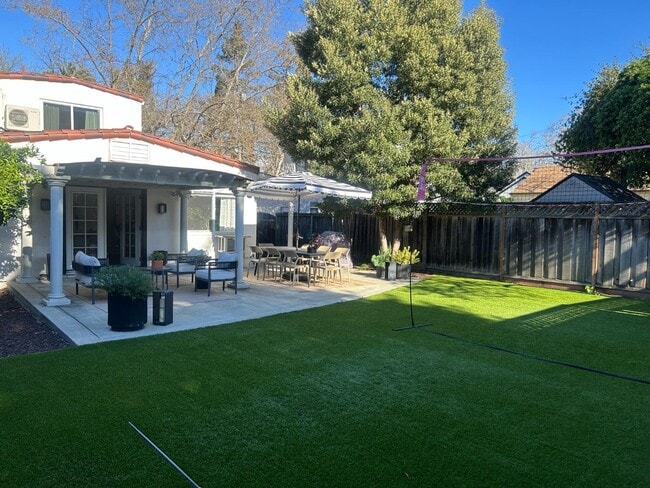 Building Photo - 819 Myrtle St