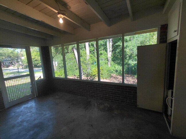 Building Photo - 1507 Brennen Rd