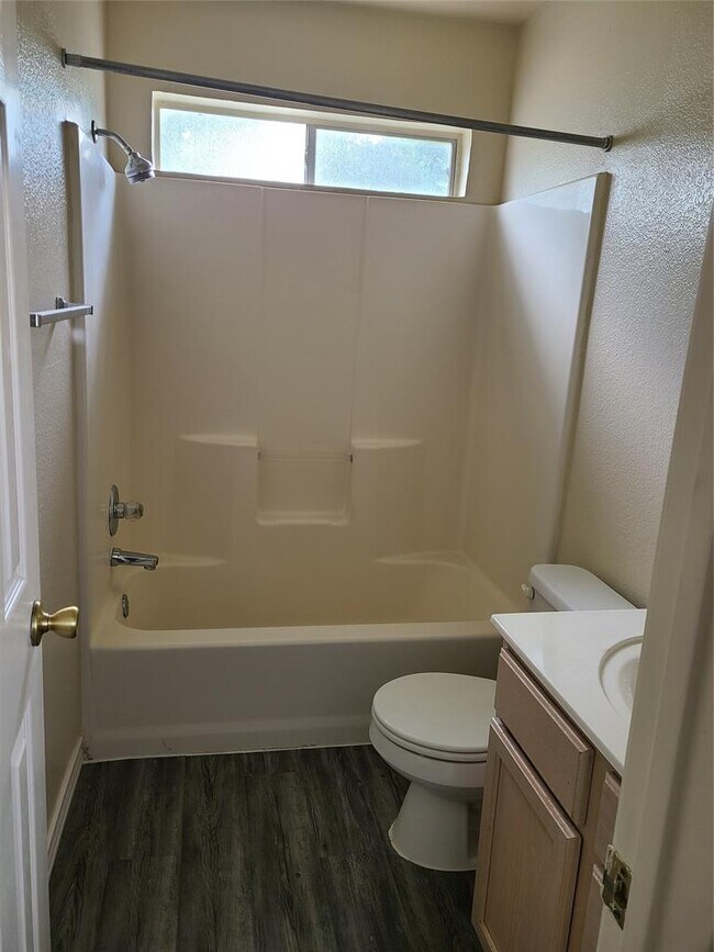 Building Photo - 806 Sagewood Trail