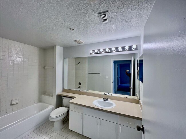 Building Photo - 5506 Metrowest Blvd