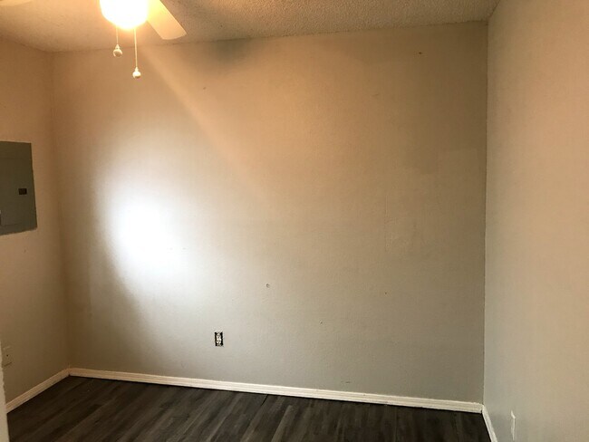 Building Photo - 3511 N Nesbitt Ave