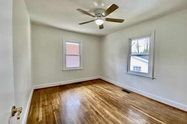 Building Photo - 648 Linfield Dr