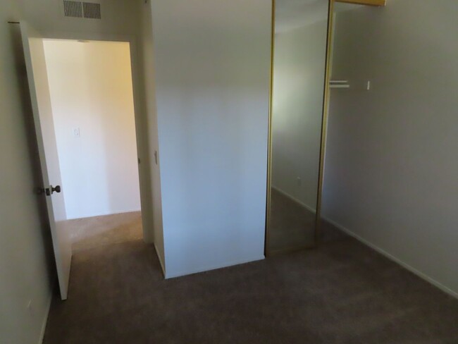 Building Photo - Mission Valley 3 Bedroom Condo