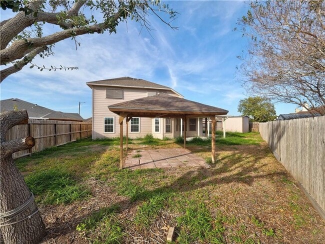 Building Photo - 3 bedroom 3 bath house