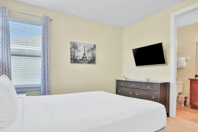 Building Photo - 351 Lasso Dr