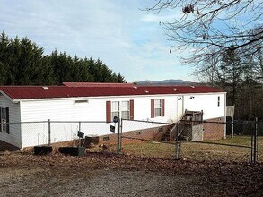Building Photo - 427 White Oak Way