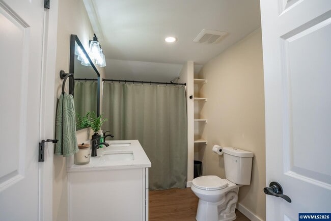 Building Photo - Fully Remodeled 2 Bedroom on a corner lot!