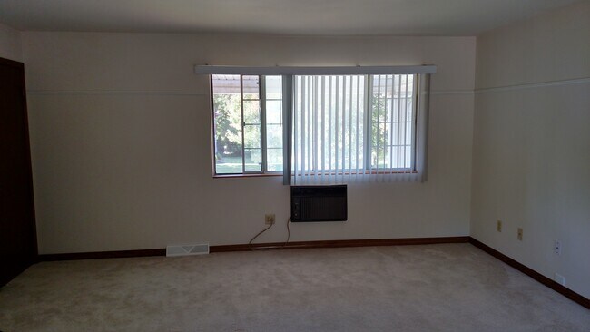 Building Photo - 741 E Imperial Dr