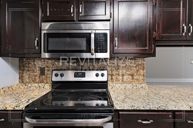 Building Photo - Creole Style 3 Bed 2.5 Bath Home on Oversized Lot