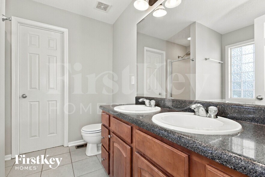 Building Photo - 1011 Hickory Cir