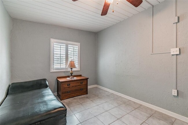 Building Photo - 3611 Anderson Ave