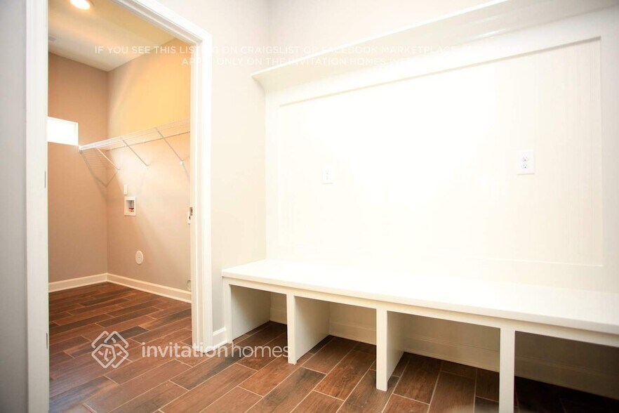 Building Photo - 124 Four Seasons Way