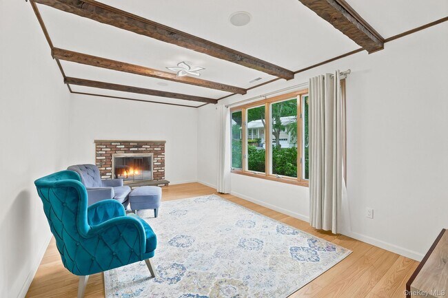 Building Photo - 80 Hickory Hill Dr