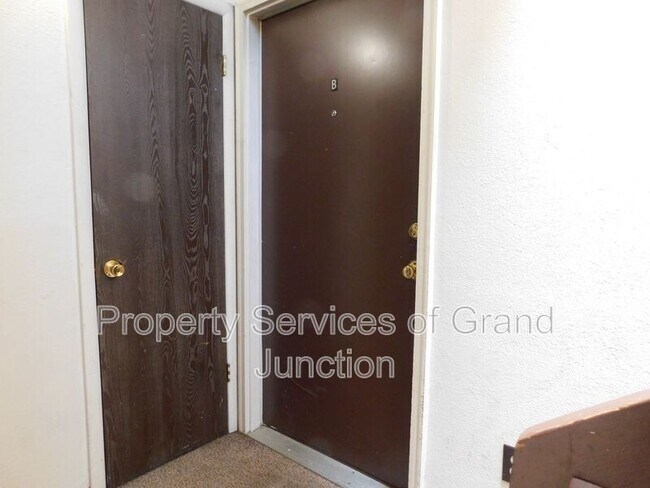 Building Photo - 805 E Cedar Ct