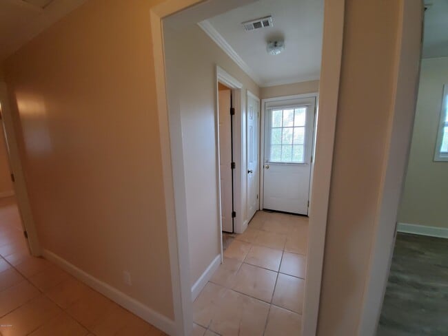 Building Photo - 217 S Jan Dr