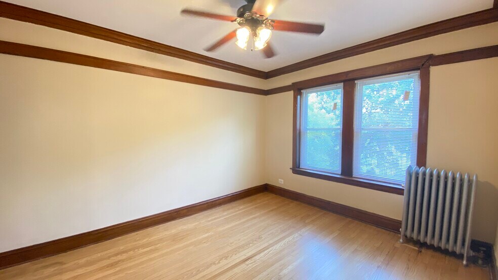 Building Photo - 4451 W Dickens Ave