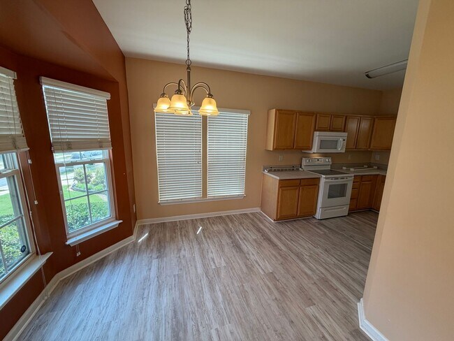 Building Photo - 232 Hadley Commons Dr