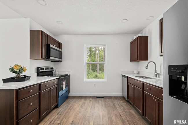 Building Photo - 813 WILLIAMS Way