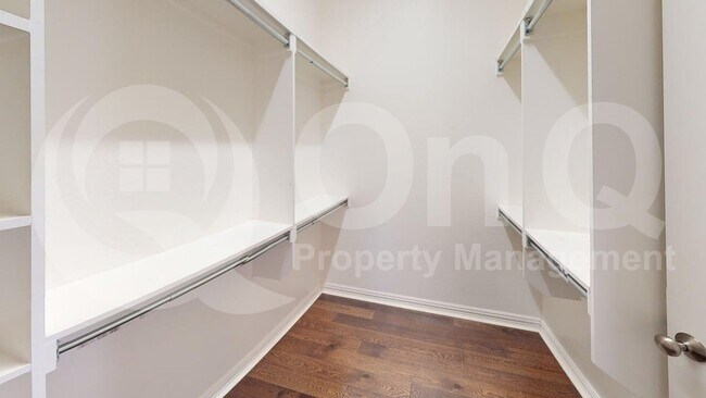 Building Photo - 5811 Lightfoot Ln