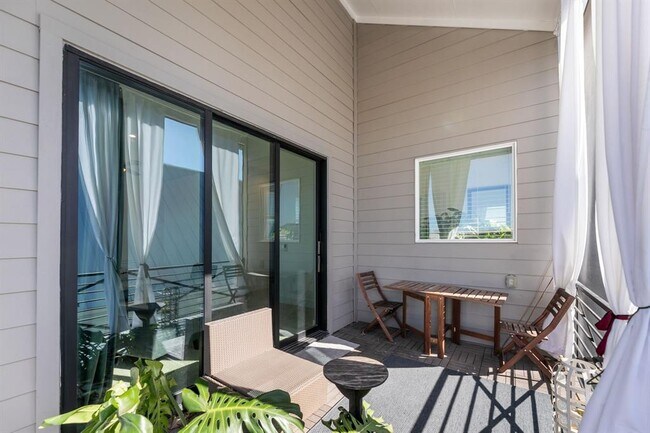 Building Photo - 6101 Florencia Ln