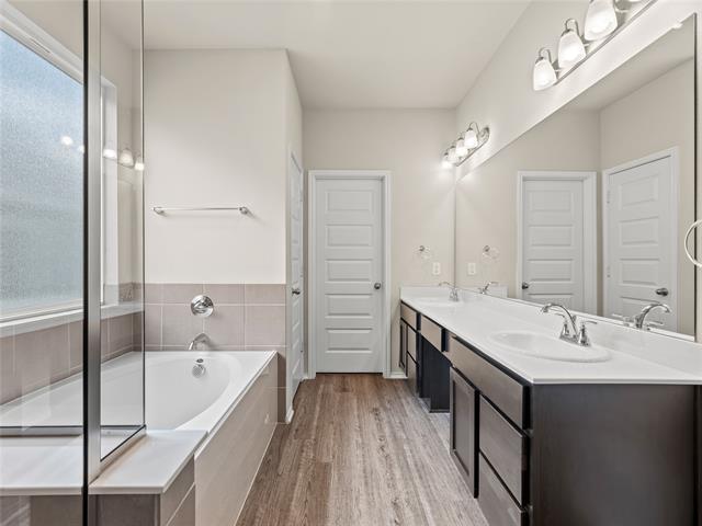 Building Photo - 8998 Delway Dr