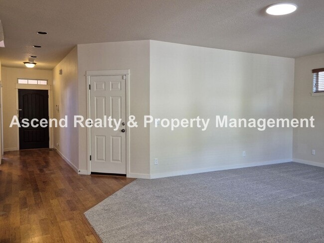 Building Photo - Lower Price! Available Immediately Minutes to Orenco 4 Bed & Office with Full Bath on Main 1 Smal...