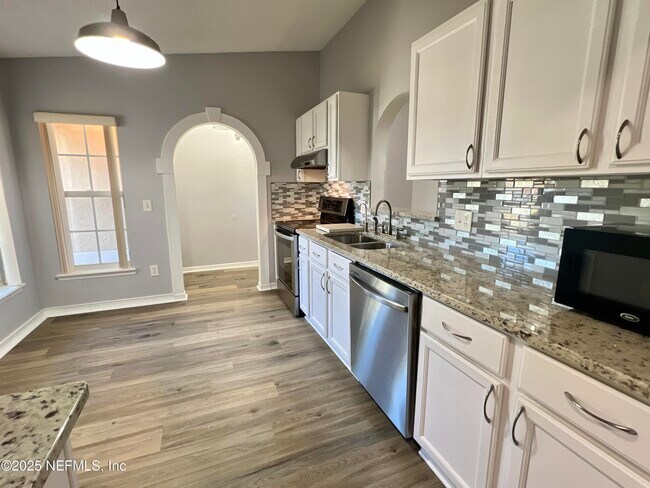 Building Photo - 2669 Lantana Lakes Dr E